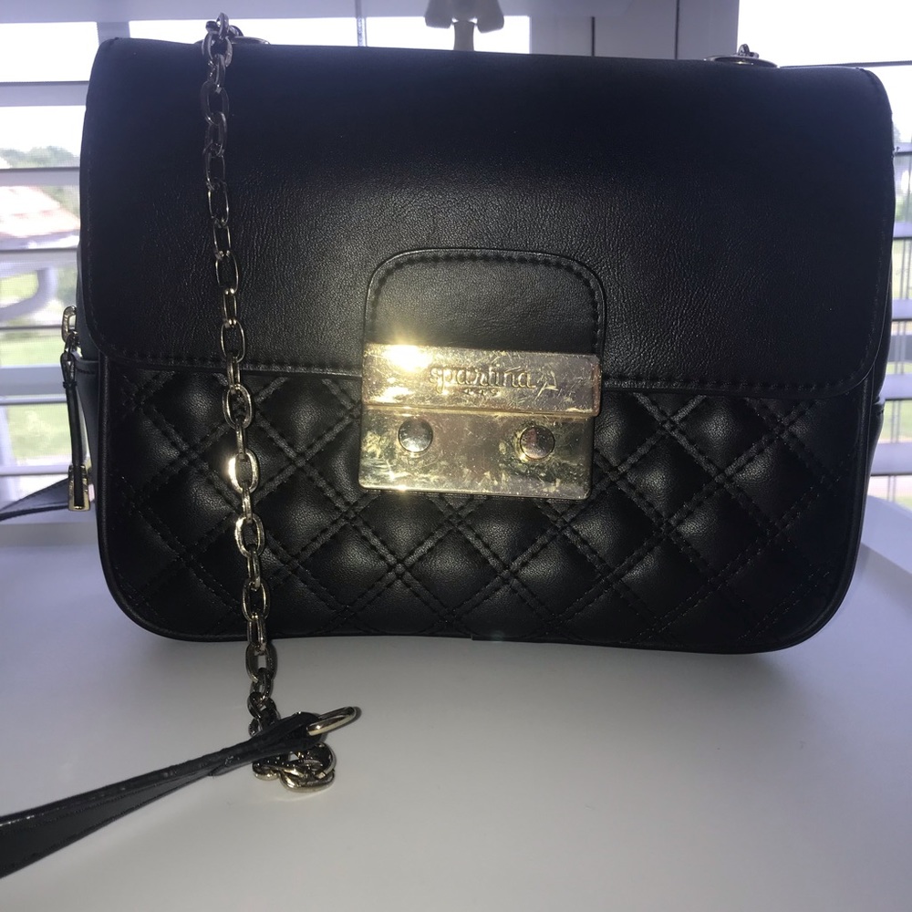 Black crossbody , looks brand new! Used seldomly